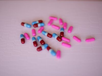 Antibiotic capsules and pills representing the antimicrobial resistance crisis in India